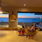 Clifton Yolo Spaces - Clifton Private Beach Villa