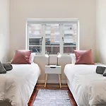 Chic 2Br Apartment In Sea Point