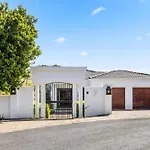 Winelands Villa By Host Agents