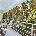 Arrow Court 1B