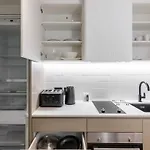 102 Marvol - Beautiful Modern Sea Point Studio With Parking