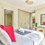 Cozy Apartment, Wifi, Centrally Located