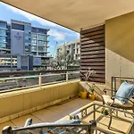 Cozy Apartment, Wifi, Centrally Located