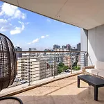 Stylish 2-Bed Apartment In The Heart Of Cape Town
