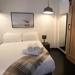 Four Seasons - Stunning Apartment In The Heart Of Town!