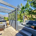 The Honeycomb A 3 Bed In De Waterkant With Hot Tub