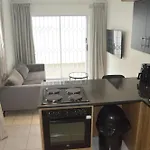 Oasis - Renovated - Queen Extra Length Bed Apartment