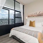 City 2Bed W Balcony 5 Minutes To V&A, Cticc