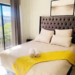 Spacious 2 Bed Apartment With Mountain Views The Factory Cape