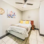 Elim Apartment On The Square Cbd