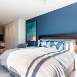 Camps Bay Gem Ocean & Mountain Views