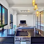 Stylish Studio Apartment With Rooftop Pool!