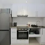 Apartment-Bachelor-Leetch Views
