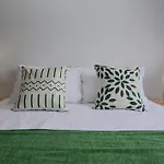 Apartment-Bachelor-Leetch Views