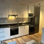 Amazing Comfortable Gem By Awshost