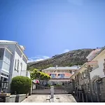 Charming Coastal Townhouse At The Majestic