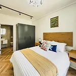 Agape Apartment On Park Century