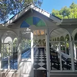 Exclusive Tree Cottage With Hot Tub - Power Back-Up