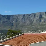 Upperbloem Guesthouse And Apartments