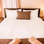 Century City Villa Italia