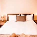 Century City Villa Italia