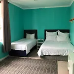 Sea Point Inn