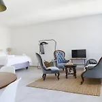 Senator Park Suite 12
