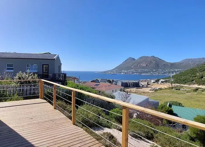 Quaint Cottage With Harbour Views