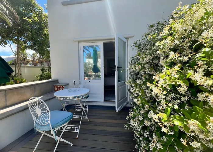 Charming Flatlet Near The Amazing Sunset Beach
