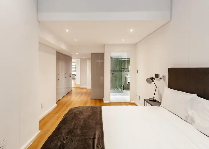 Address On Adderley Luxurious Suites