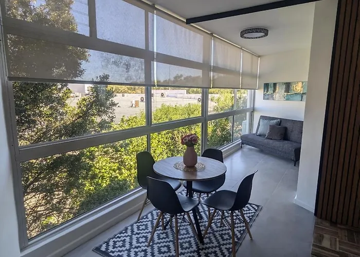 Green Point Getaway For Work, Play And Family Fun