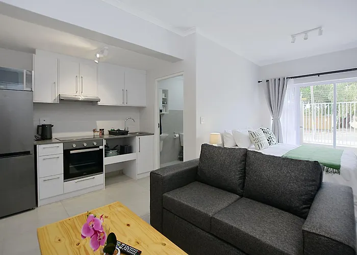 Apartment-Bachelor-Leetch Views