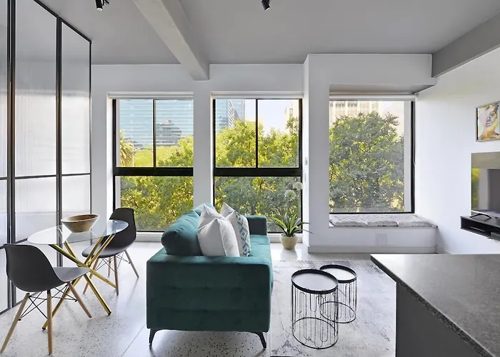 Luxury Apartment With City & Mountain Views