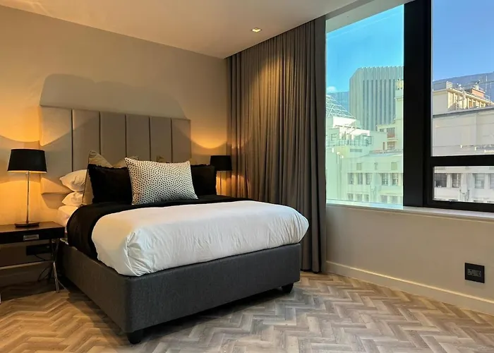 Chic City Pad - Central & Scenic