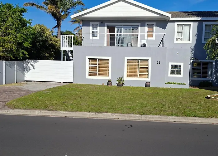 Leigh\'S Home With Dogs
