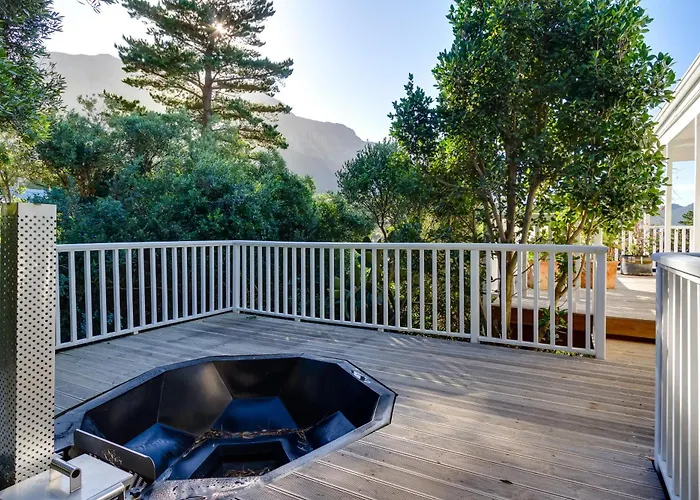 Exclusive Tree Cottage With Hot Tub - Power Back-Up