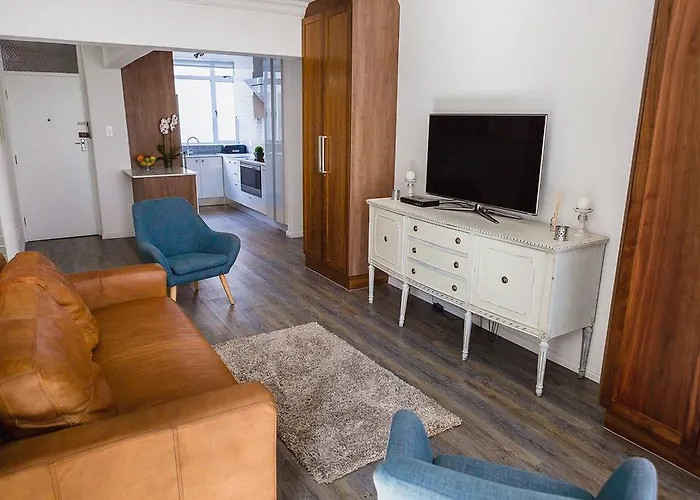 Modern Apartment, Centrally Located In Sea Point