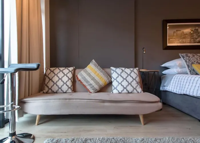 High-End City Center Studio With Magnificent Views