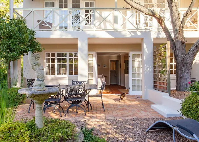 33 Strawberry Lane - Studio And Cottage