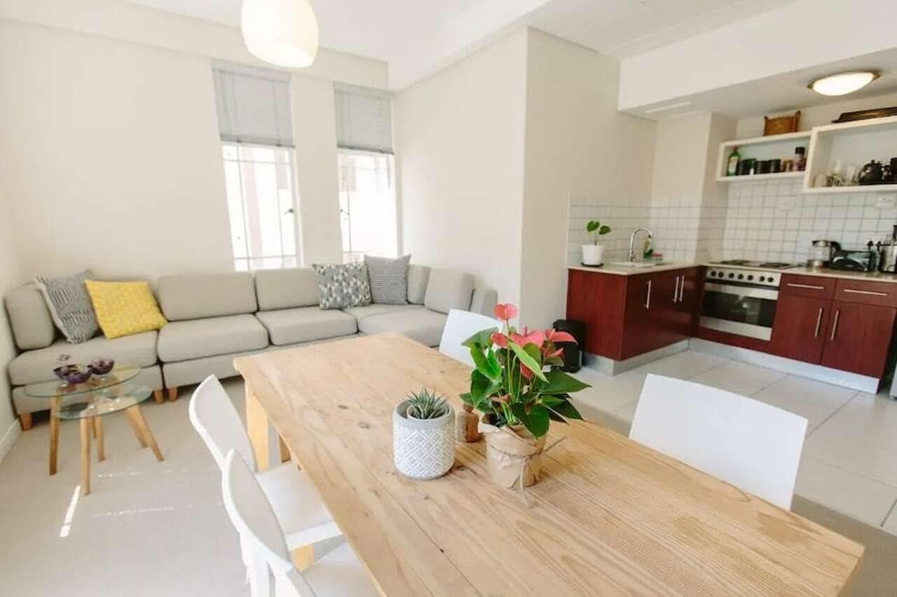 Apartment Market House 205 *