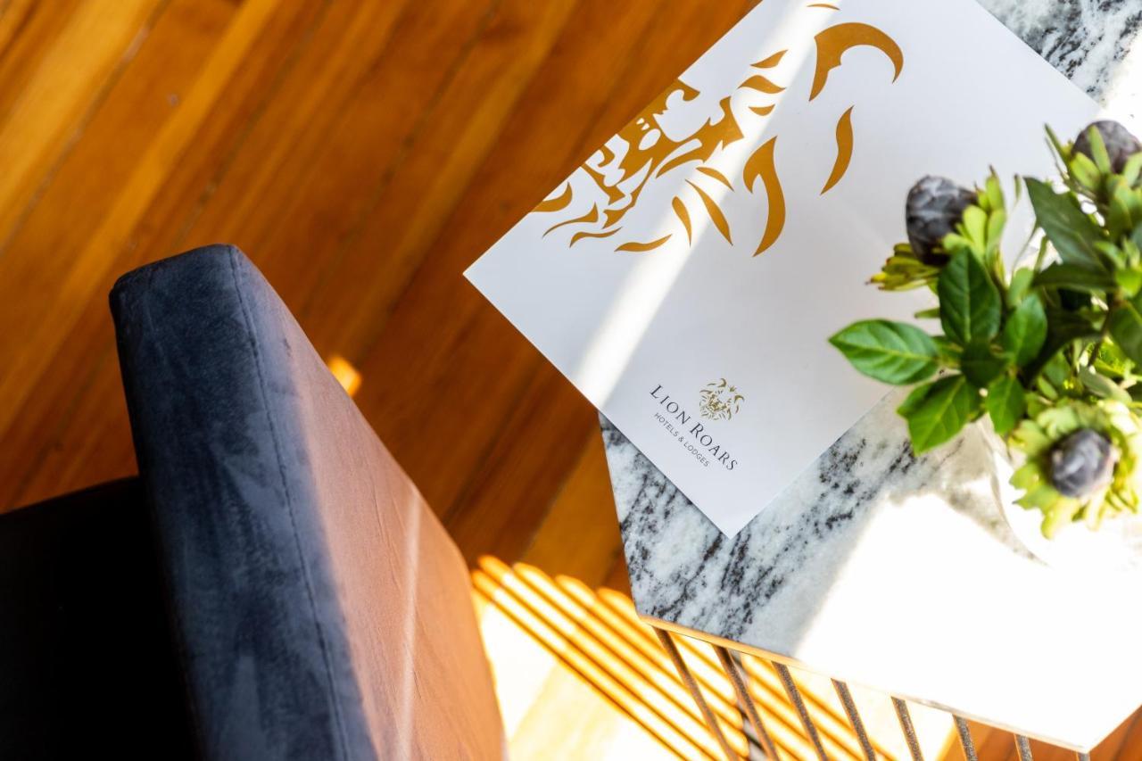 Old Bank - Lion Roars & 4* Cape Town