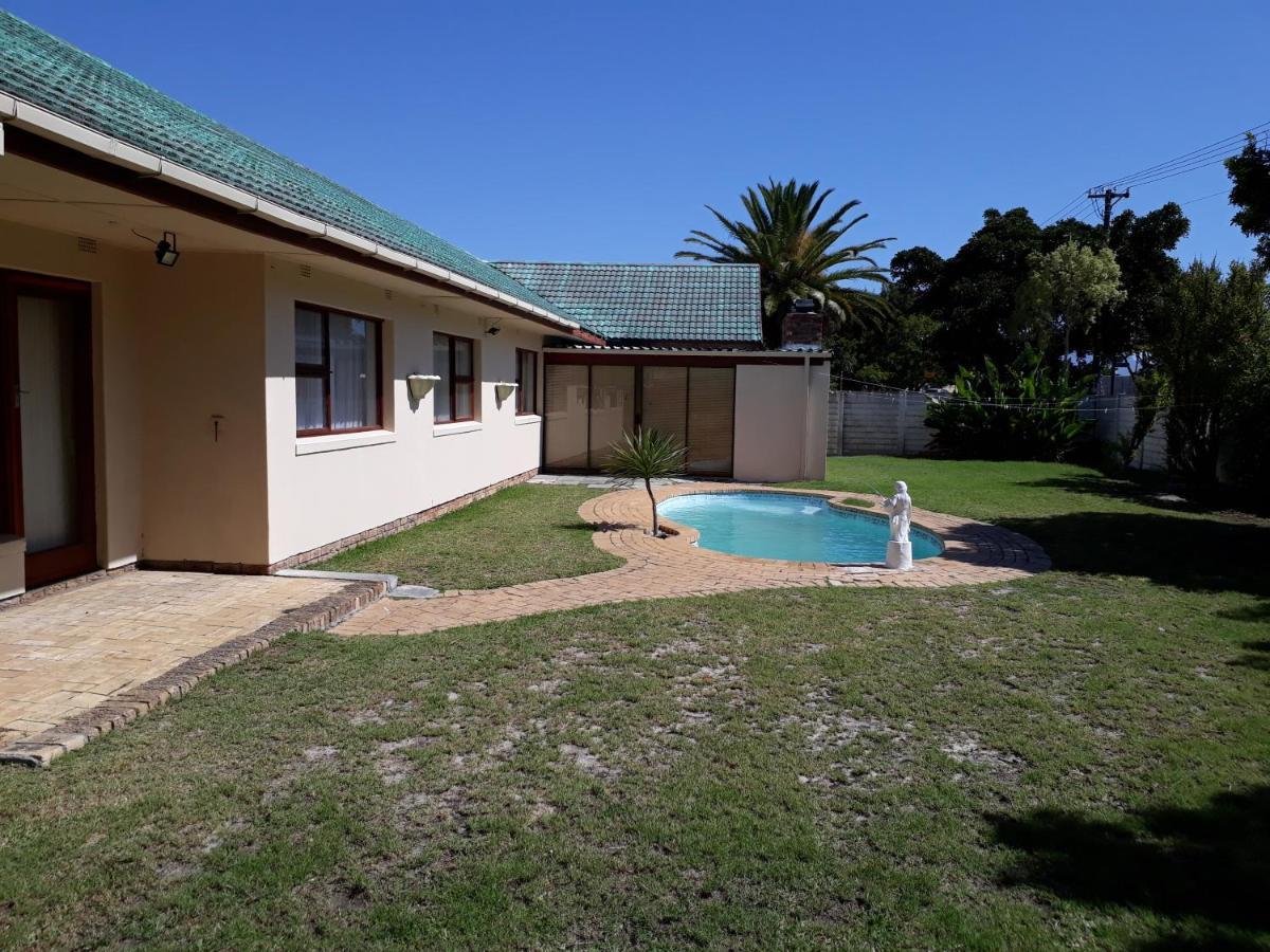 Dj's In Table View Bed & Breakfast 3*