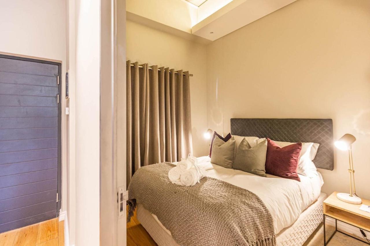 The Docklands Luxury Apartment *