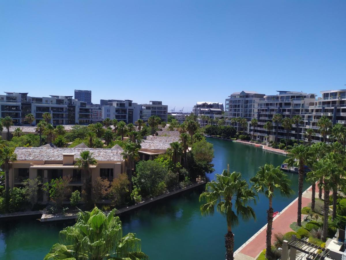 One Bedroom - Fully Equipped Waterfront Based Apartment Cape Town