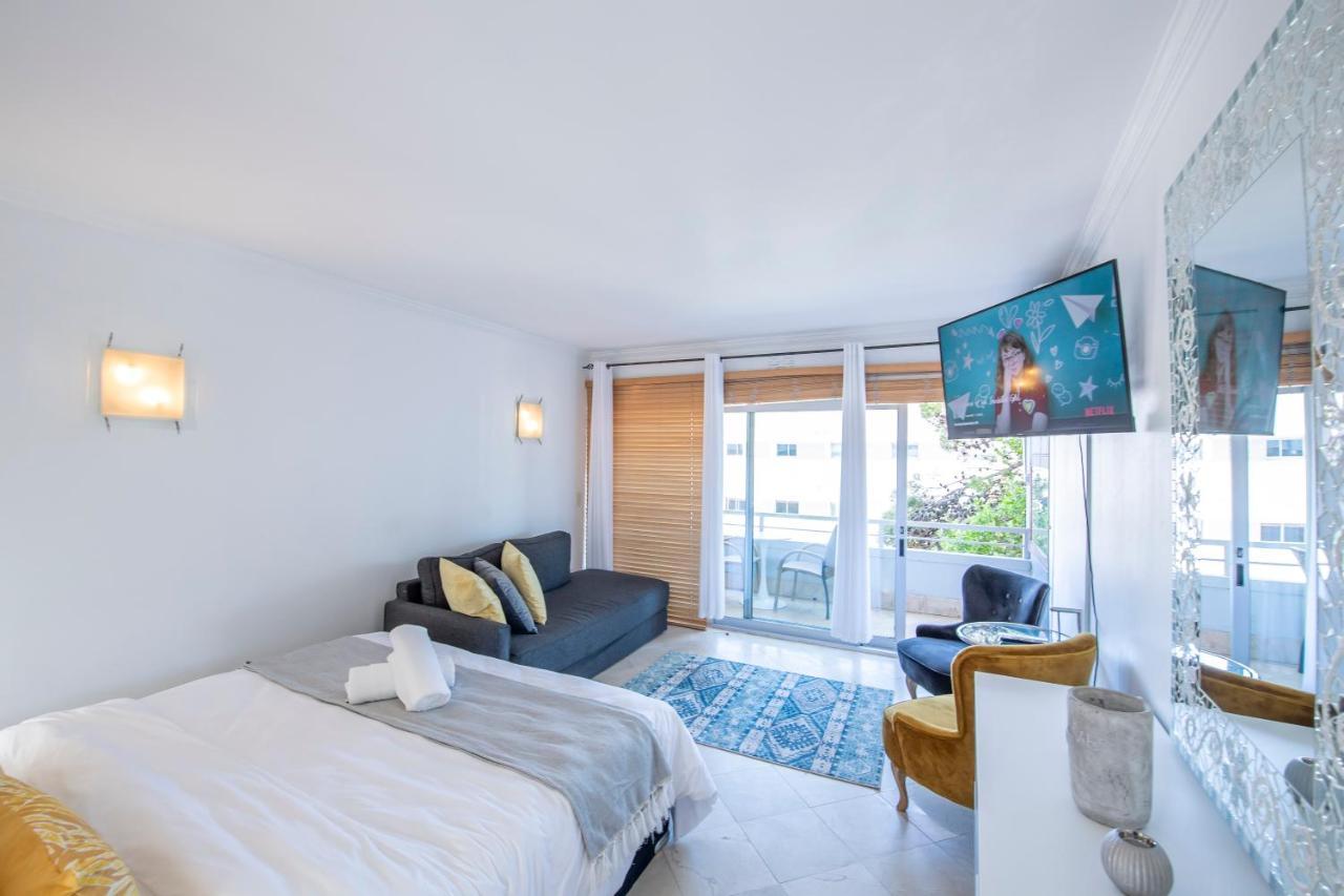 Apartment Clifton Beach Studio