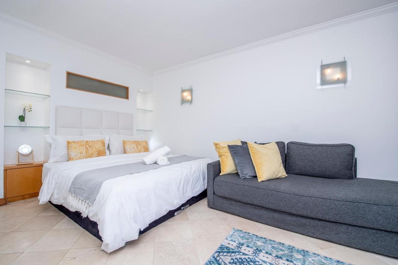 Clifton Beach Studio Apartment *