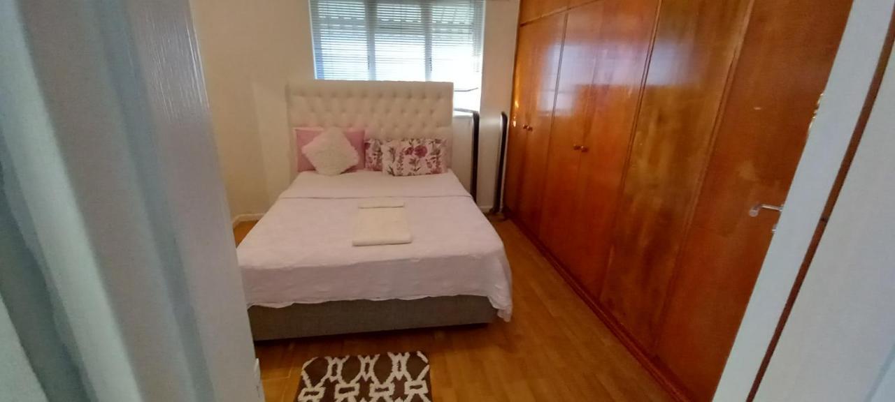 Neo&ruks Located In Quite And Secure Area * Cape Town
