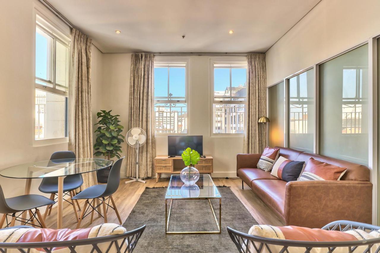 Glaston House Apartment *