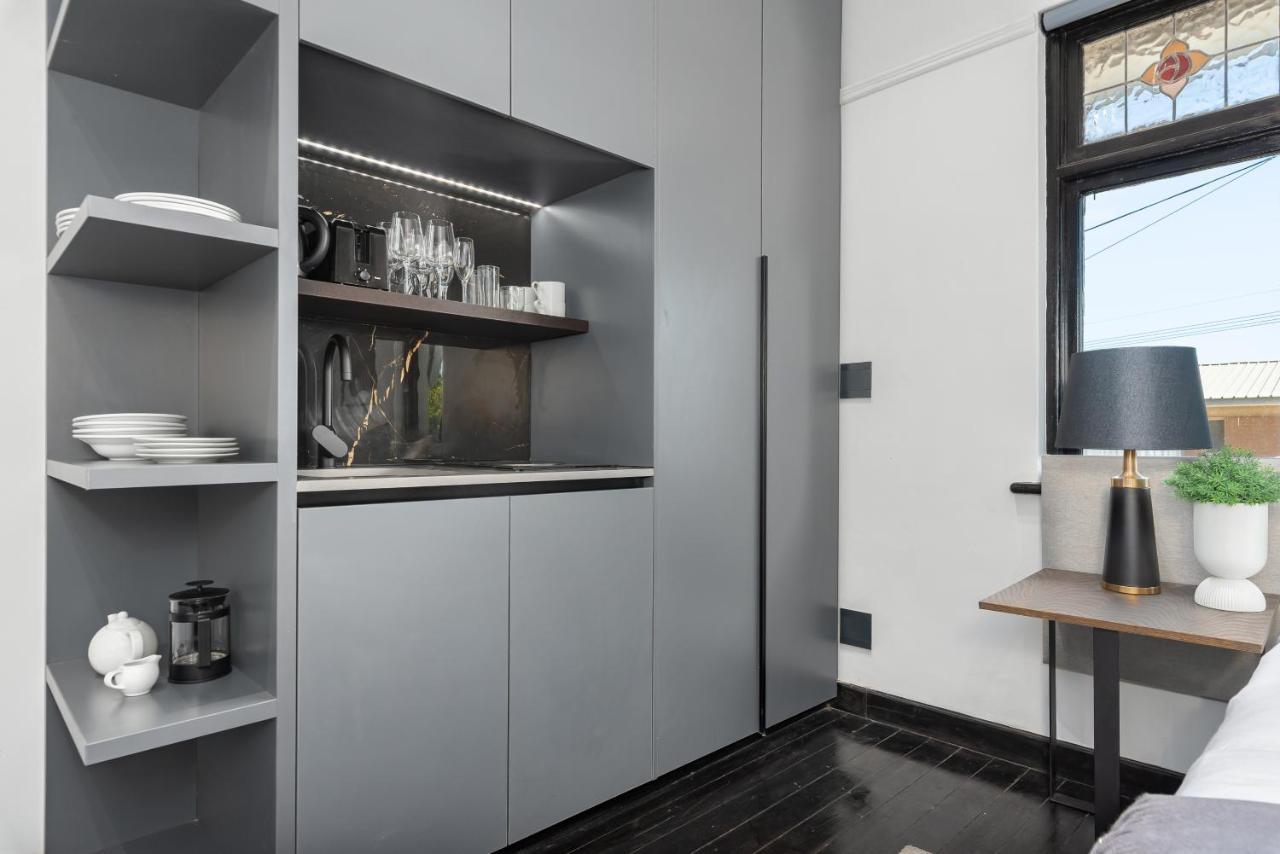 One Calais Luxury Apartment *