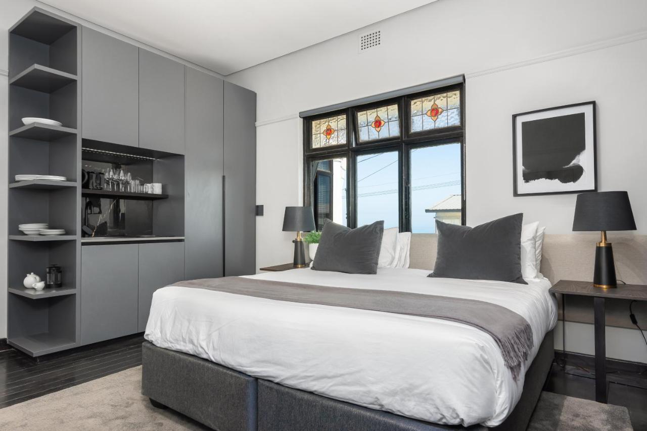 One Calais Luxury Apartment